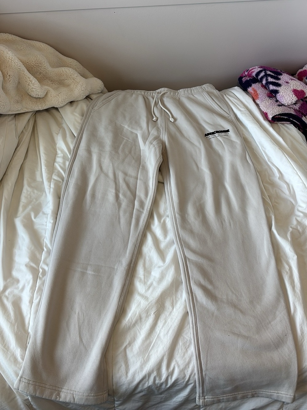 Abercrombie Men's Cream Drawstring Sweatpants baggy